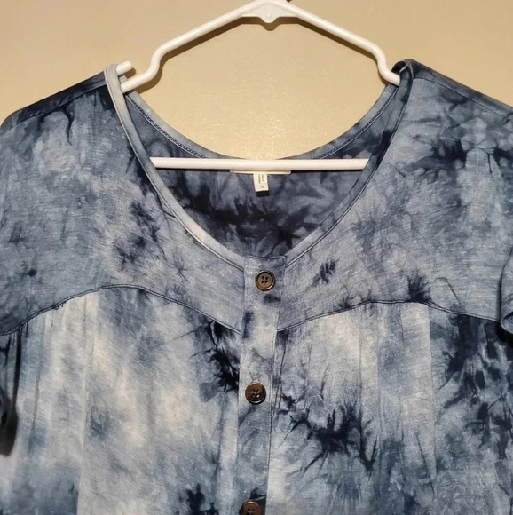 Maurices Women's Size Small Top Knit Tye Dye Tiered Blue Soft Shirt Buttons - Picture 2 of 5